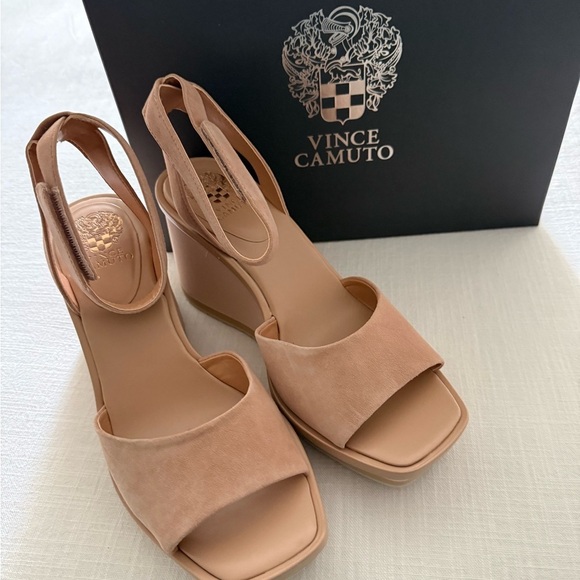 Vince Camuto Women's Tan Wedge Sandals - Picture 3 of 4
